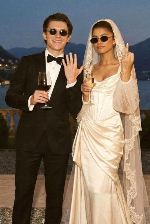 Том холланд и зендея официально стали мужем и женой. 01