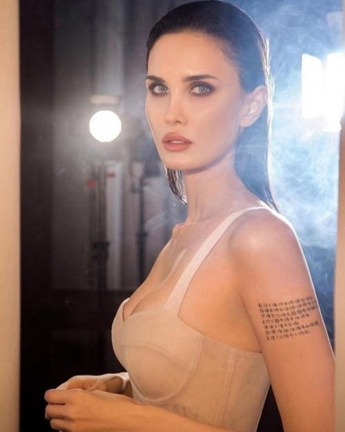 Бывшая жена известного футболиста Анна мамаева открыто поделилась своими переживаниями после установки имплантов. 04