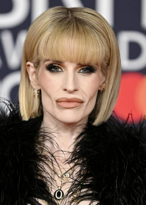 На минувших выходных в Манчестере прошла ежегодная церемония вручения премии Brit Awards. 02 На минувших выходных в Манчестере прошла ежегодная церемония вручения премии Brit Awards. 02