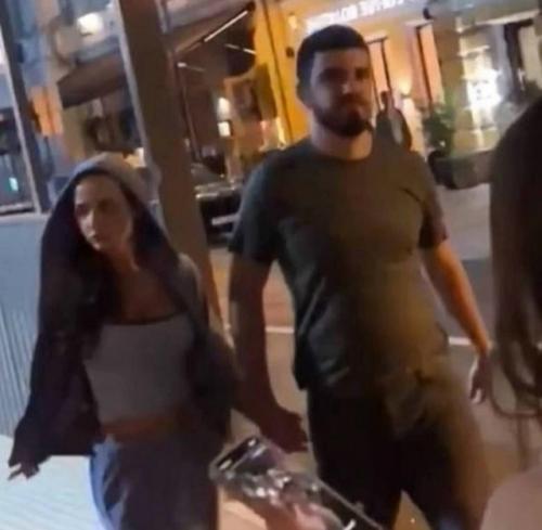 Блогер валя карнавал впервые официально показала своего избранника.  