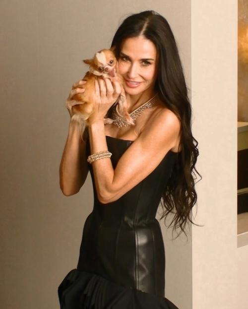 62-Летняя деми Мур во время наградного сезона. 04