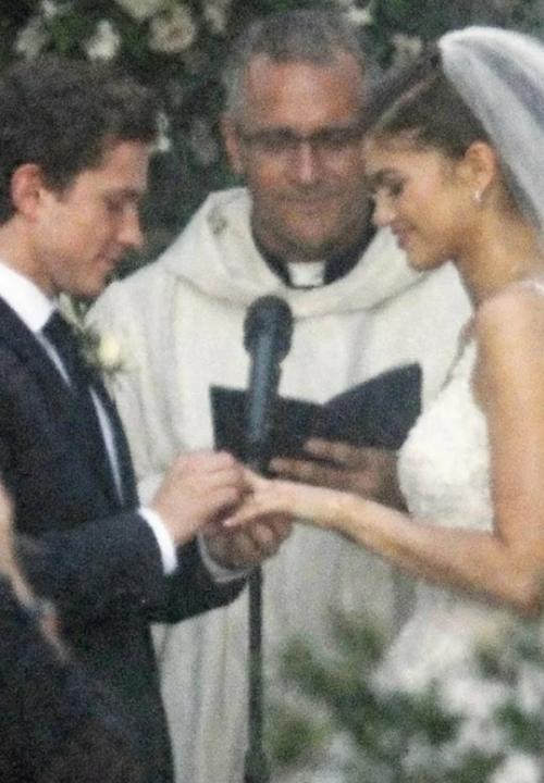 Том холланд и зендея официально стали мужем и женой. 04