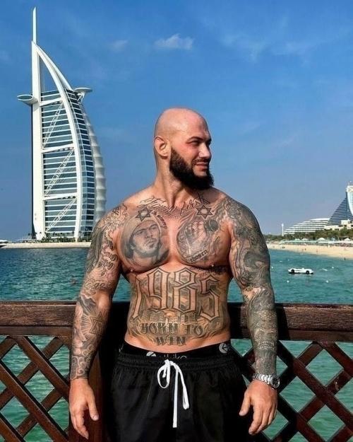 Интернет взорвался после появления ролика с участием Анны седоковой и джигана, сопровождавшегося её загадочной фразой: Счастье Любит Тишину. 02