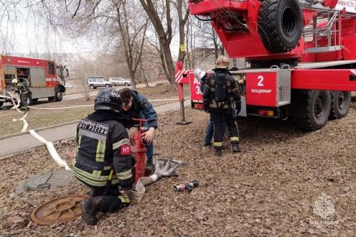 Во Владимире при пожаре в многоквартирном доме пострадал мужчина. 02