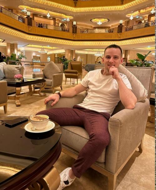 Сообщила о Разводе с Мужем - 35-летняя стендап - комик Виктория Складчикова призналась, что развелась с Антоном слепцом. 02