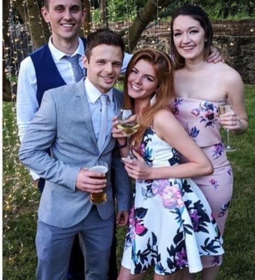 Эта прекрасная девушка смогла победить страшную анорексию и встретила свою любовь. 04