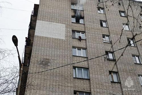 Во Владимире при пожаре в многоквартирном доме пострадал мужчина. 03