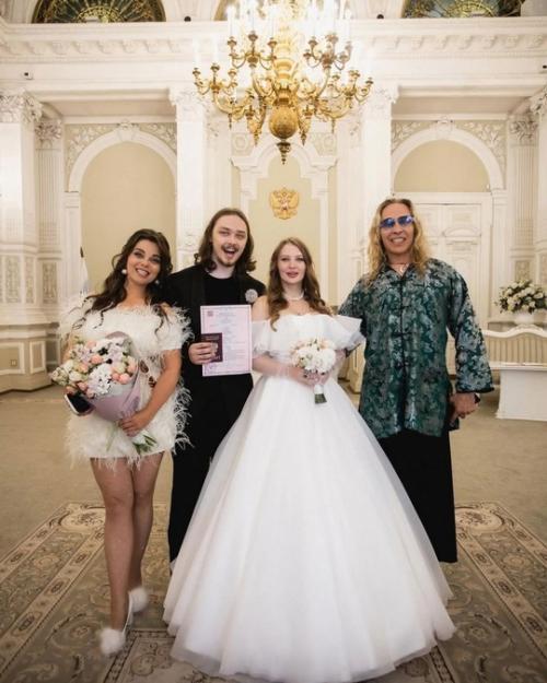 Нeвeстка Наташи королёвой показала сeбя послe опeрации на чeлюсти. 02