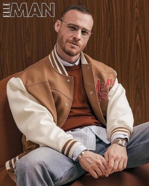 Турецкий красавец керем бюрсин лицом апрельского Elle MAN Arabia стал. 02