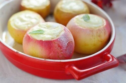 Печеные яблоки с творогом.

