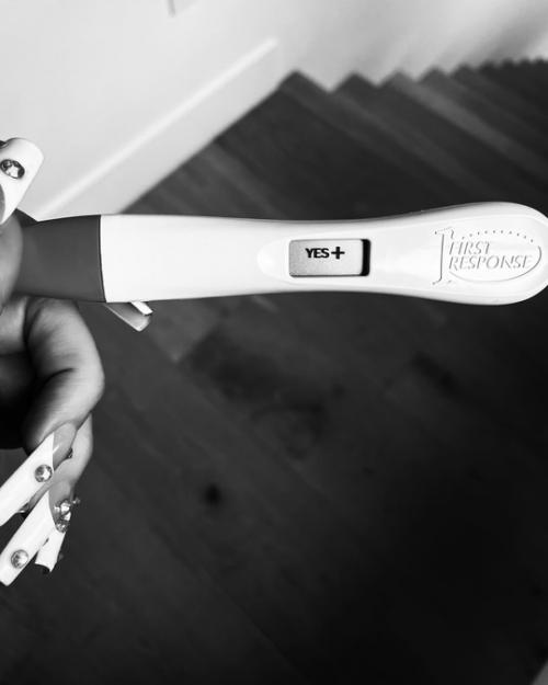 Меган Фокс стала мамой в четвёртый раз - у неё родилась дочка! 01