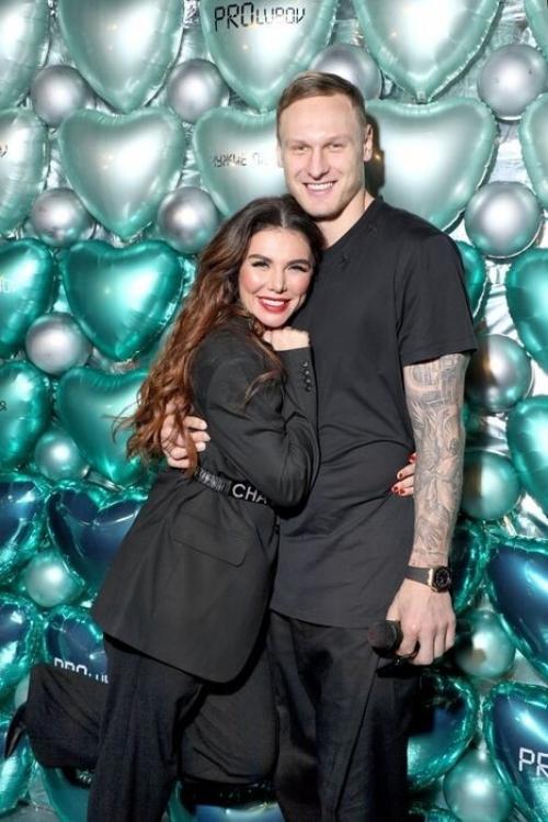 Анну седокову допросили по делу о гибели экс - супруга. 02