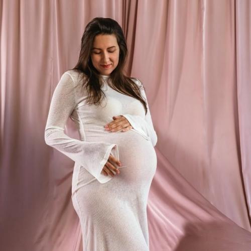 Новая радостная новость: звезда Интернов Александр Ильин стал многодетным отцом - у него и супруги Юлии родилась девочка. 02