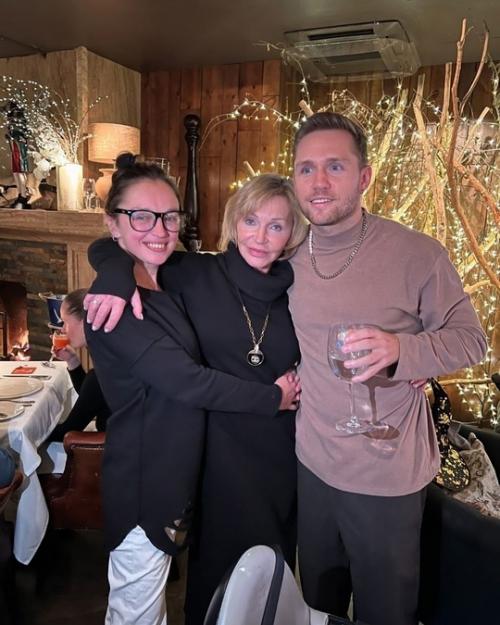 Влад соколовский маму с 72-летием трогательными семейными снимками поздравил. 01