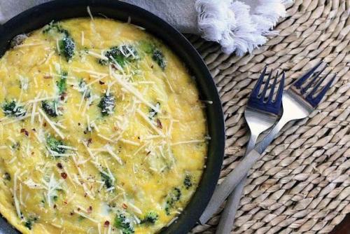 Омлет с брокколи на завтрак. 04 Омлет с брокколи на завтрак. 04