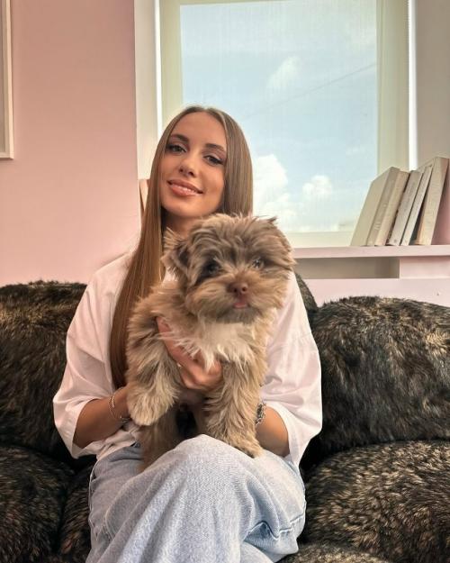 Сообщила о Разводе с Мужем - 35-летняя стендап - комик Виктория Складчикова призналась, что развелась с Антоном слепцом. 01