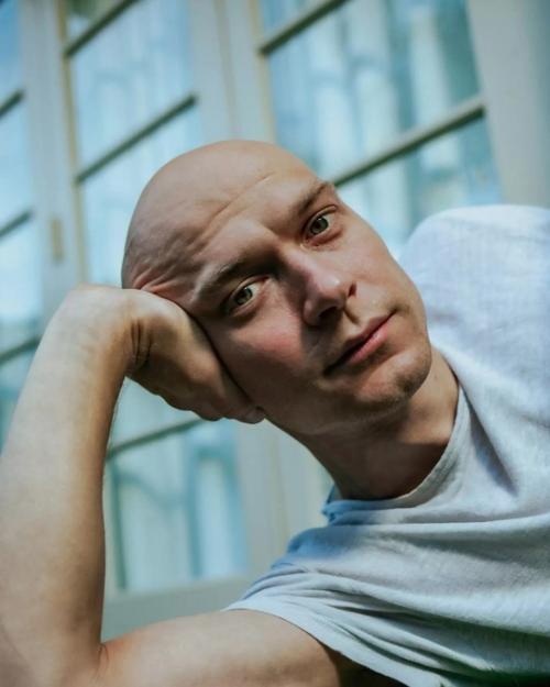 Юрий Борисов, талантливый российский актер, заключил договор с UTA - одним из самых престижных агентств в голливуде. 01