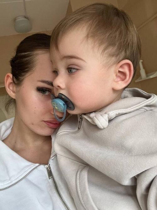 Сын Тиграна и Вики салибековых, маленький Леон, которому 21 мая исполнится всего годик, получил серьезный ожог руки. 01