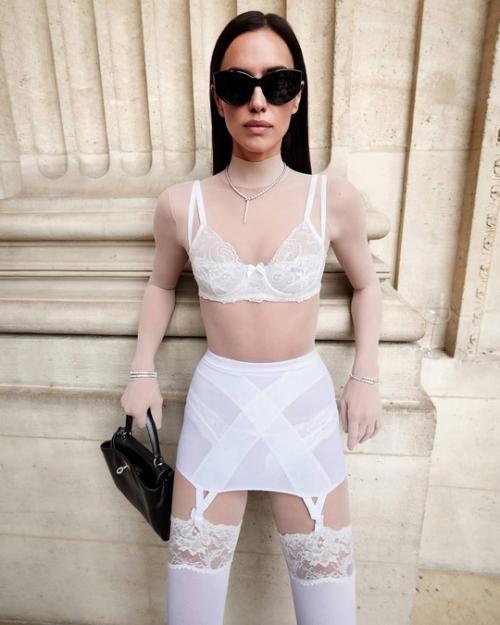 Ирина шейк и Адриана Лима снялись для нового выпуска Vogue France. 02