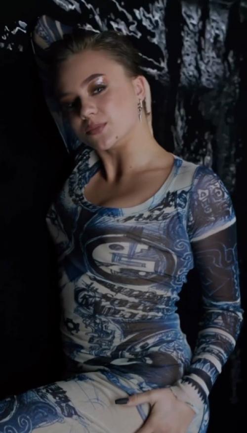 Катя Адушкина, популярный блогер и иконка стиля, недавно сообщила своим фанатам о новом витке в своей жизни. 01