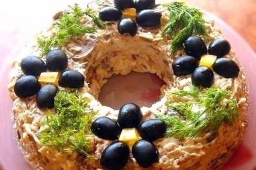 Топ - 9 самых вкусных слоеных салатов.
