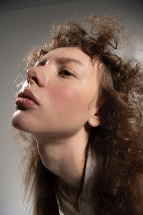 Здравствуйте!  Я ретушер и абсолютно бесплатно обработаю 1 кадр для вас. 07