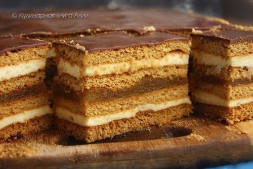 Медовое пирожное с начинкой?