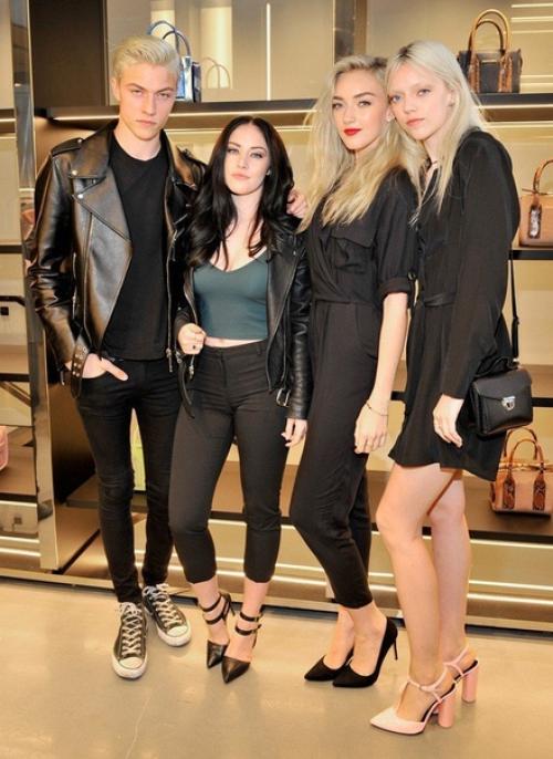 Вот это огромная семья, 4 ребенка: лаки Блю, куин старли, Дейзи Клементин и пайпер Америка. 03