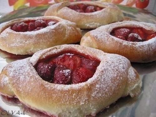Булочки с клубничкой? Булочки с клубничкой?