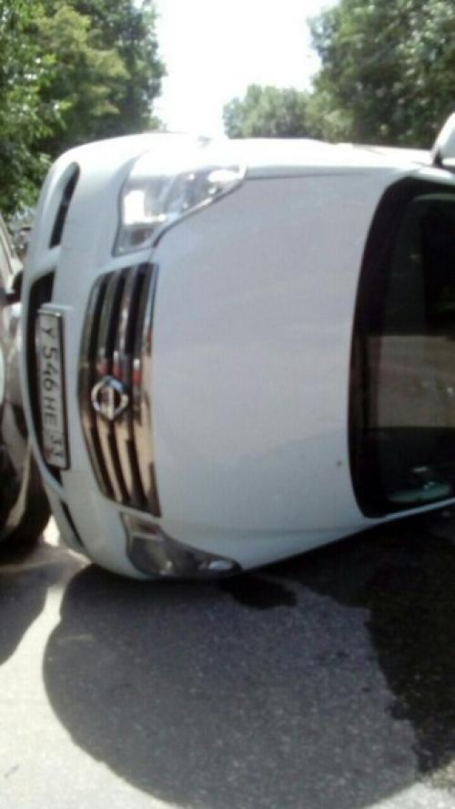 Срочно. 28. Июня в 11 часов, произошла авария, по адресу ул. усти - на - лабе, 33. 01