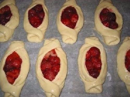 Булочки с клубничкой? 05 Булочки с клубничкой? 05