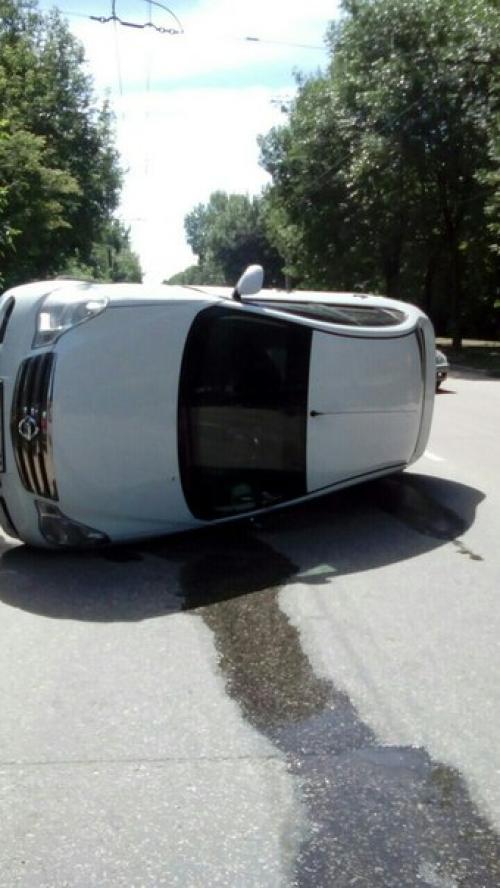 Срочно. 28. Июня в 11 часов, произошла авария, по адресу ул. усти - на - лабе, 33.  