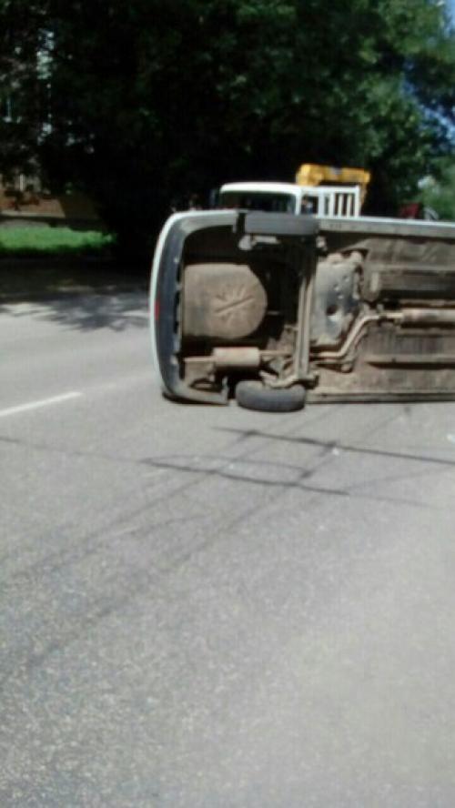 Срочно. 28. Июня в 11 часов, произошла авария, по адресу ул. усти - на - лабе, 33. 02