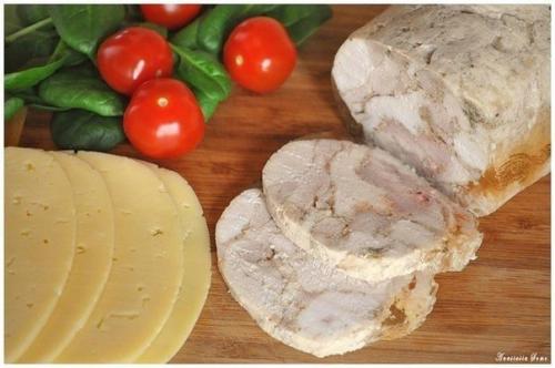 Замена колбасе - куриный рулет.

