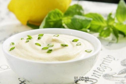 10 домашних соусов, которыми можно заменить майонез.

