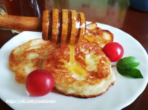 Оладушки с яблоком, сочные и нежные. 05