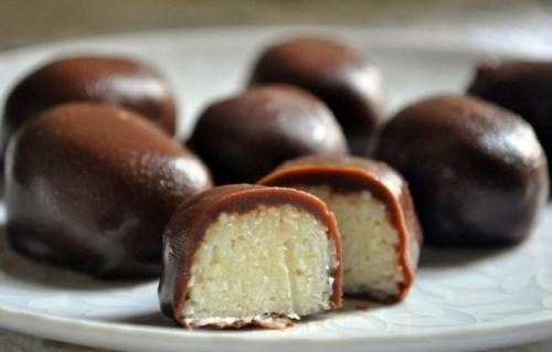 Творожные шарики в шоколаде.