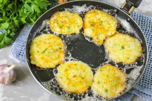 Оладьи из кабачков с зеленью и чесноком. 02