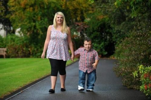 Необычная пара, но главное - они счастливы вместе. 03