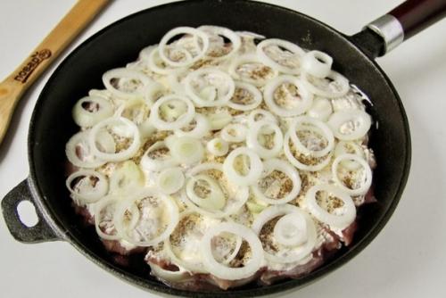 Свинина тушеная в майонезе. 02