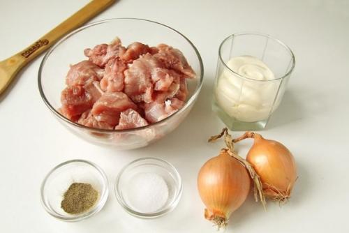 Свинина тушеная в майонезе. 01