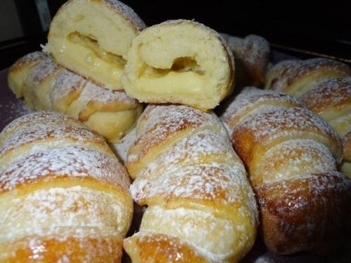 Очень вкусные воздушные булочки, даже похоже на вкус пирожное. Очень вкусные воздушные булочки, даже похоже на вкус пирожное.