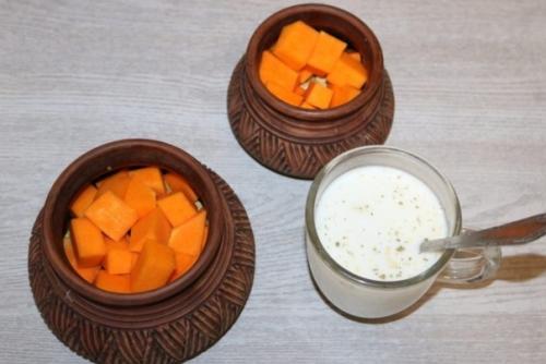 Курица с тыквой в горшочке. 02