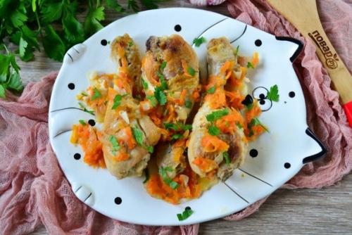 Куриные голени с луком и морковью. Куриные голени с луком и морковью.