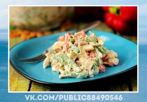 Невозможно оторваться!  Салат Шедевр с курицей и сладким перцем отлично подойдет к новогоднему столу!