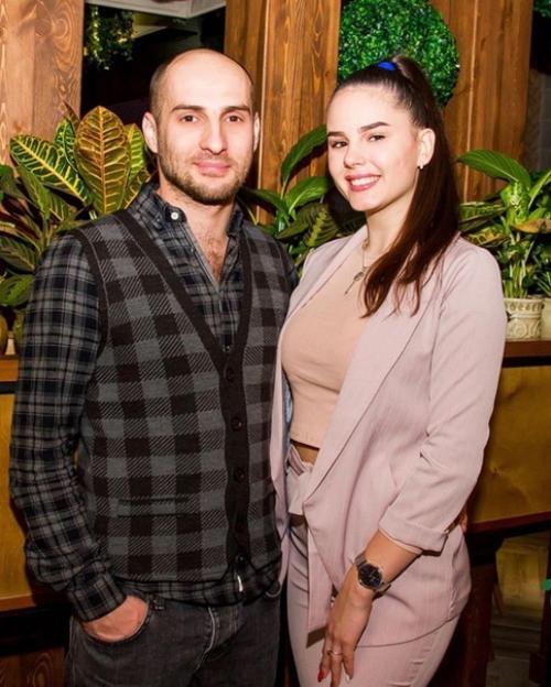 Каха: приехала обычная семья на отдых: мама, тетя и дочь. 01