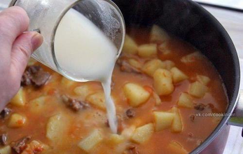 Картошечка, тушенная с мясом (как в д/садике. 07