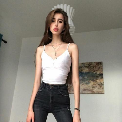 Катя Андреева одна из самых худых моделей. 02