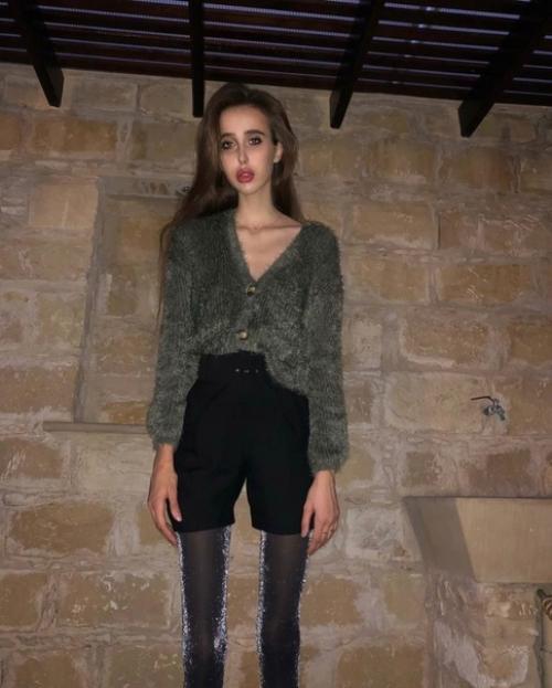 Катя Андреева одна из самых худых моделей. 04