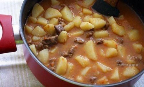 Картошечка, тушенная с мясом (как в д/садике.